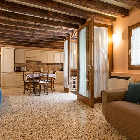 Lovely Flat With Canal View Near Rialto Bridge-3