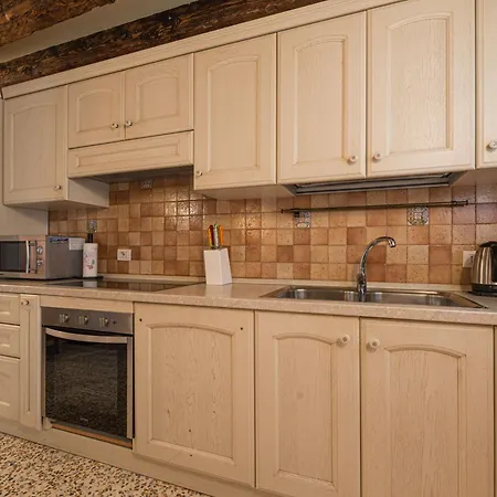 Lovely Flat With Canal View Near Rialto Bridge-2